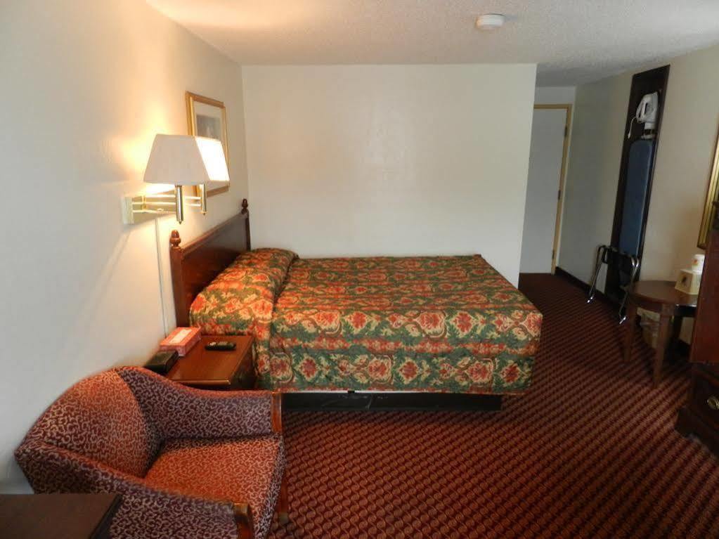 Baymont Inn & Suites By Wyndham Liberty Exterior foto