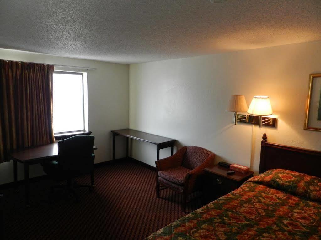 Baymont Inn & Suites By Wyndham Liberty Exterior foto